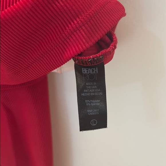 Beach Riot Red Workout Set - Picture 3 of 3